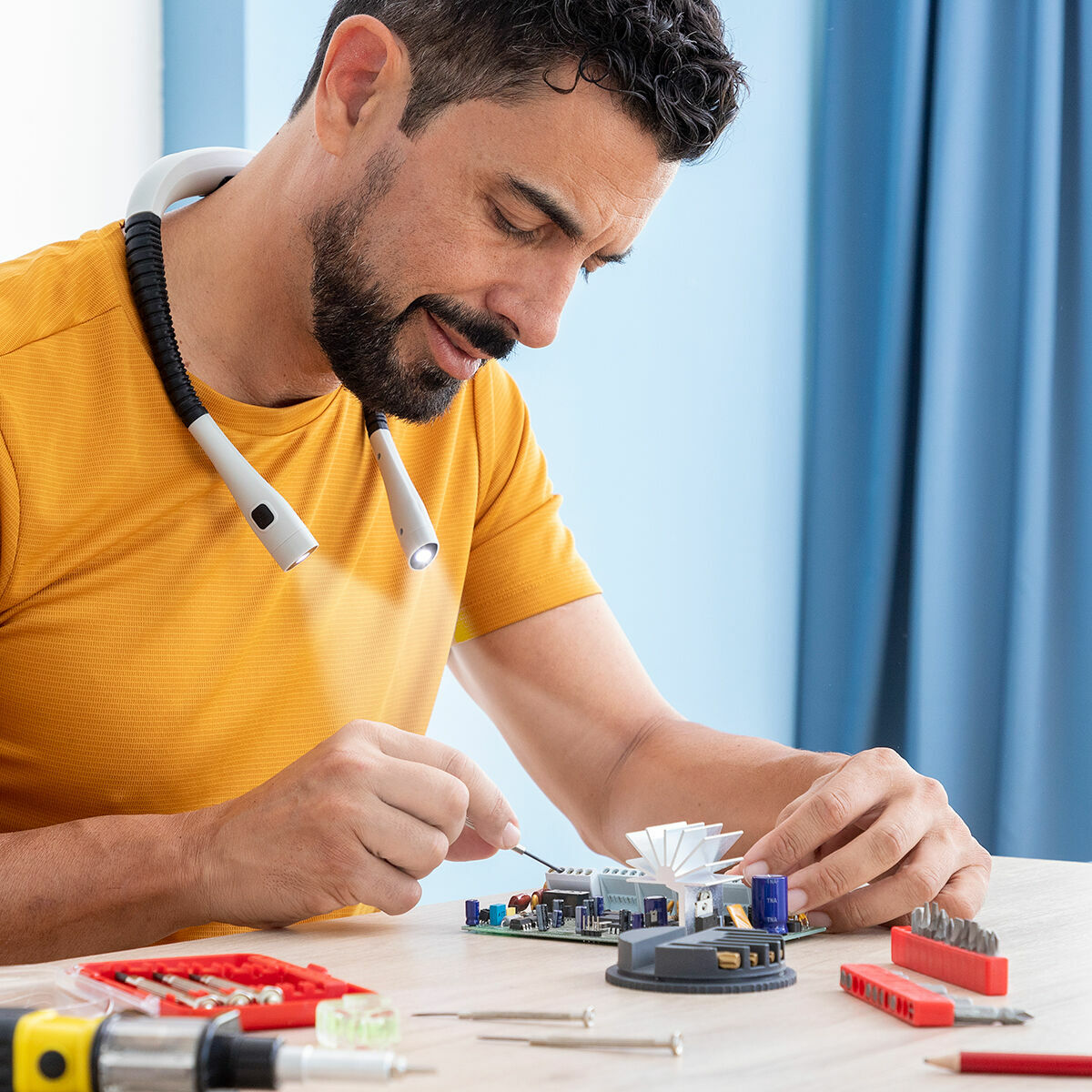 Luz de Leitura Recarregável para o Pescoço Neddrer InnovaGoods