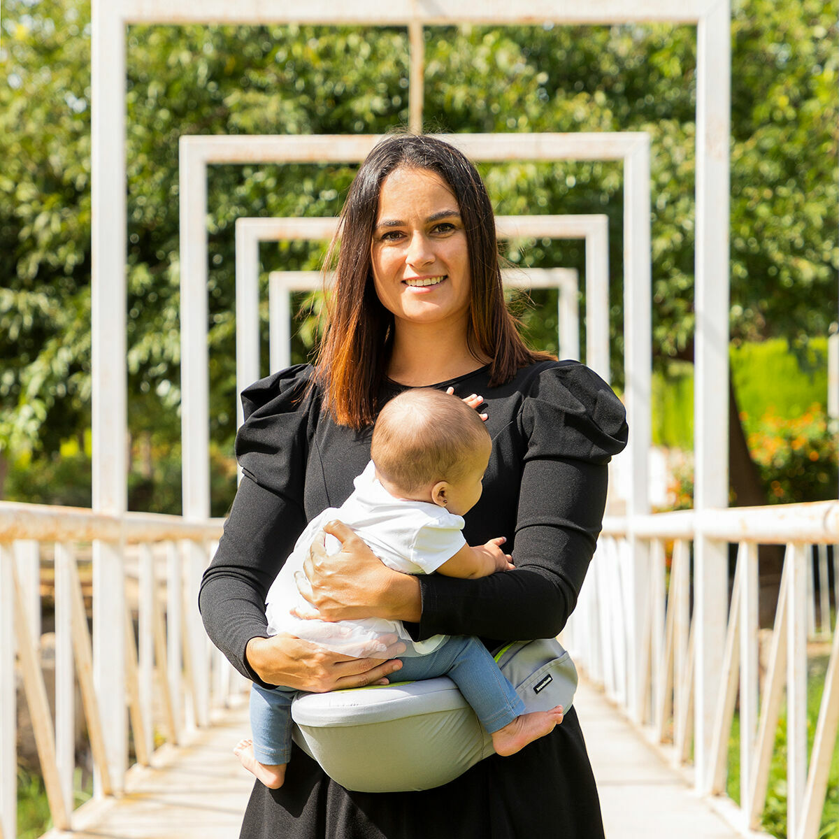 Porta-bebés Adaptável com Bolsos